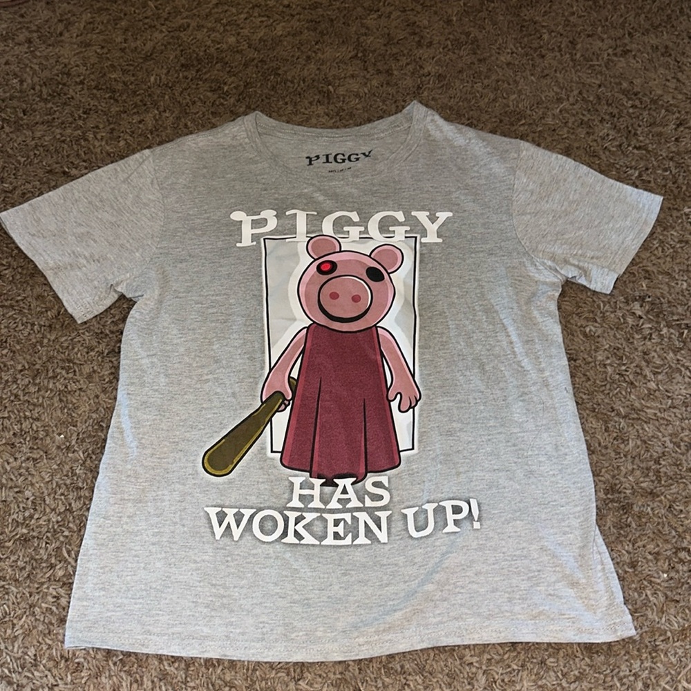 🦄3 FOR $15! Piggy t-shirt